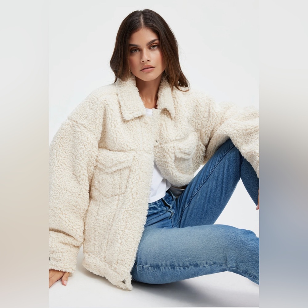 SOLD OUT ONLINE Good American Good 90’s Sherpa Trucker Jacket Bone Sherling